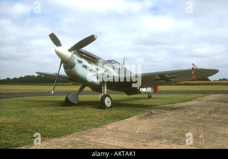 Hispano HA 1-112 Mil Buchon (Messerschimt Me 109) C 4 K 102 G-BWUE des realen Flugzeugs Firma am Breighton Flugplatz. Stockfoto