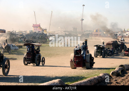 Dampf und Lokomobile während der Kundgebung am Great Dorset Steam Rally 2005 arbeiten Stockfoto