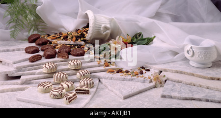 Bonbon Sortiment ausgefallene Pralinen Bonbons Schokolade bedeckt Brezeln Bon Appetit Stockfoto