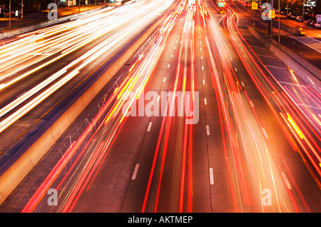 Autolichter auf Autobahn Stockfoto