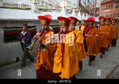 Im Tempel Boudanath Stupa sind Mönche ihren Gott anzubeten. Stockfoto