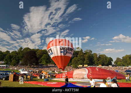 Luftballons werden aufgeblasen an der Bristol Balloon Fiesta, 2007 Stockfoto