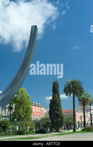 Nizza Frankreich, Moderne Skulptur im Park im Zentrum der Stadt Provence Gartenkunst, Moderne Kunst 'Place Massena' ZEITGENÖSSISCHEN GARTEN Stockfoto