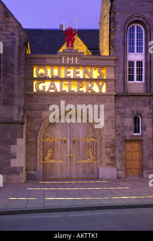 Abenddämmerung Schuss von The Queens Gallery Palace of Holyroodhouse, Holyrood Palace, Edinburgh Stockfoto