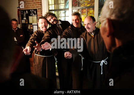 Gouda in der St. Johanneskirche singt ein Chor der Mönche Stockfoto