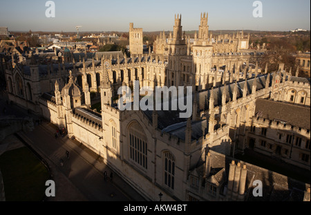 Ansicht des All Souls College von der Universitätskirche von Str. Mary die Jungfrau Oxford England Stockfoto
