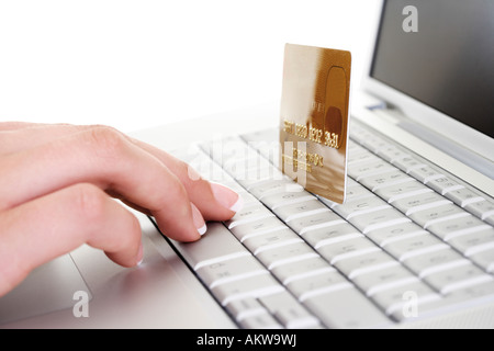 Frau mit Laptop, close-up Stockfoto