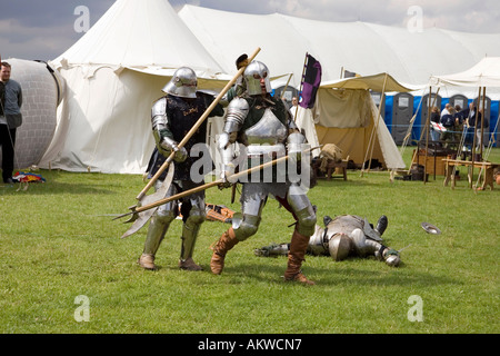 eine Nachstellung des mittelalterlichen Soldaten als Anzeige in Suffolk, UK Stockfoto