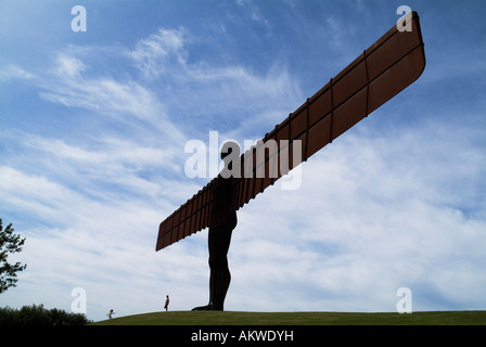 dh Engel des Nordens NEWCASTLE NORTHUMBRIA geschnitzter geflügelter Engel England Ikone moderne Skulptur außerhalb der Menschen northumberland berühmtes Wahrzeichen großbritannien Stockfoto