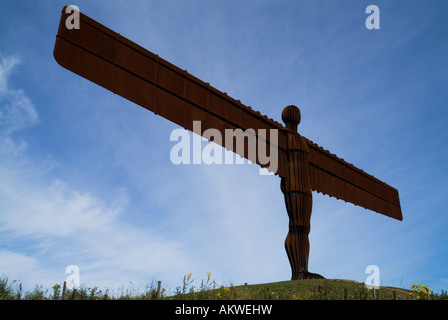 dh Engel des North NEWCASTLE NORTHUMBRIA Antony Gomleys Metall Skulpturen geflügelte Engel Nord-England-Symbol Stockfoto