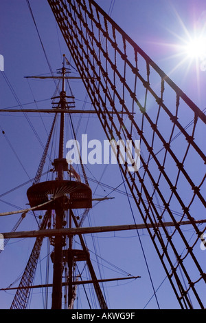 Takelage auf dem Schiff Amsterdam im maritime Museum in Amsterdam Stockfoto