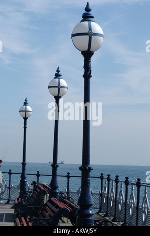 Swanage Pier mit Laternenmasten Stockfoto