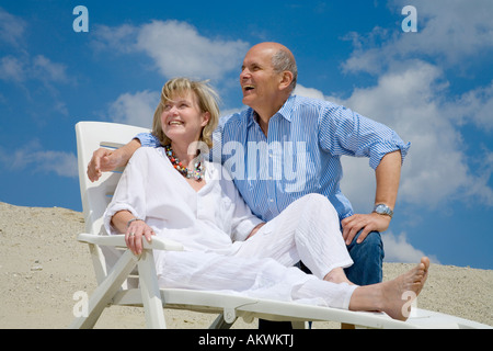 Älteres Paar am Strand Stockfoto