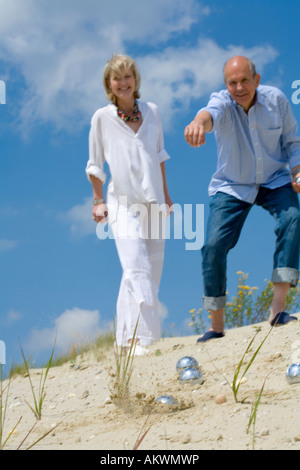 Älteres paar Boccia spielen Stockfoto