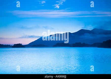 Morgendämmerung über Derwent Wasser Seenplatte, Cumbria Stockfoto