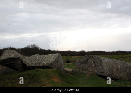 Bunker am Pointe du Hoc an der Küste der Normandie in Frankreich, wo US-Rangers im Jahre 1944 landete, zerschlagen Stockfoto