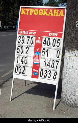 Werbung für ein Geld-Wechselstube in Bischkek (Frunse), Kirgisistan Stockfoto