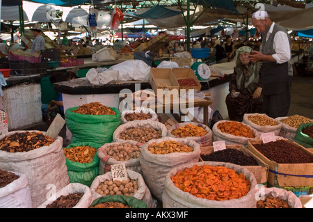 Getrocknete Früchte auf dem Markt, Osch Bazar, Bischkek, Kirgisistan Stockfoto