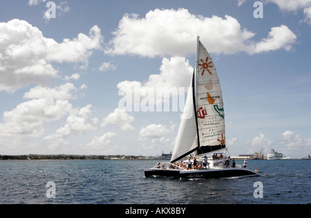 Segeln vor der Küste von Barbados in der Karibik Stockfoto