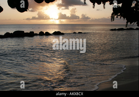 Sonnenuntergang in der Nähe von Port St. Charles auf der Karibikinsel Barbados Stockfoto