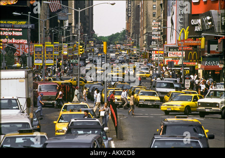 New York City Fußgänger & Verkehr Stockfoto
