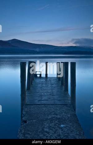 Bootssteg am frühen Morgen des Derwent Wasser Seenplatte, Cumbria Stockfoto