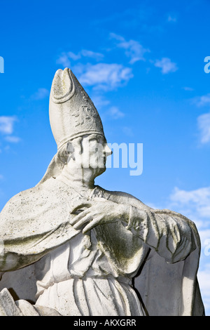 Religiöse Steinfigur in der Kreuzweg in Heiligenkreuz Niederösterreich Österreich Stockfoto