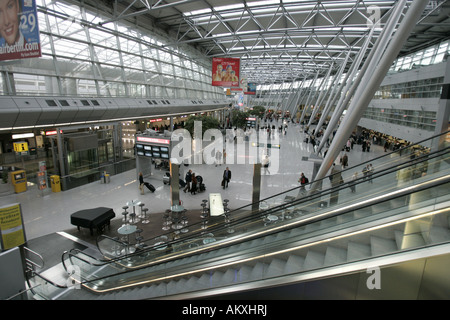 Air-Terminal des Flughafens Düsseldorf, Nordrhein-Westfalen, Deutschland Stockfoto