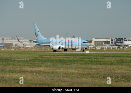 TUI, Boeing 737-800 startet vom Flughafen Frankfurt, Frankfurt, Hessen, Deutschland. Stockfoto