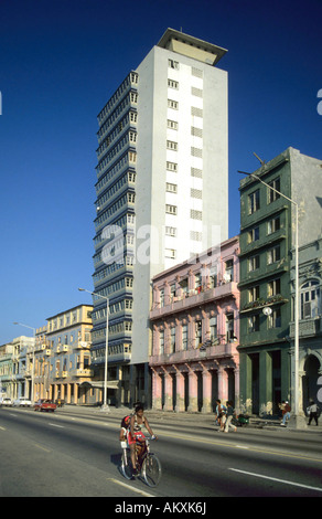 Appartementhaus Malecon in der Avenue Maceo, Havanna, Kuba Stockfoto