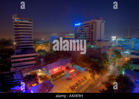 Nightlives in Cebu City, Provinzhauptstadt der Insel Cebu bei Nacht, Lapu-Lapu, Cebu, Philippinen. Stockfoto