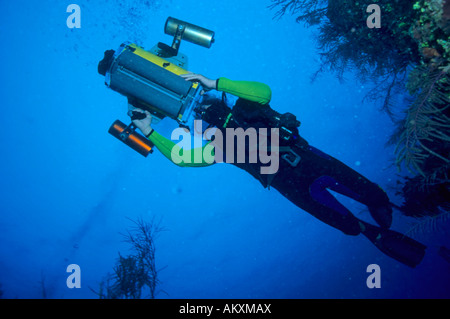 Videocameraman mit einer Sony Underwaterhousing. Stockfoto