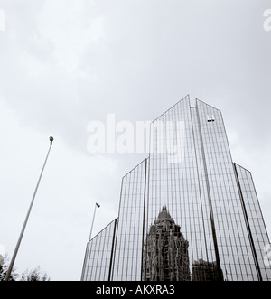 Moderne Architektur im Geschäftsviertel Silom in Bangkok, Thailand in Fernost Südostasien. Gebäude Finance Corporate Travel Stockfoto
