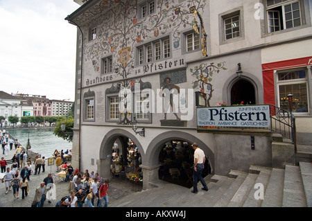 Pinienkernen Zu Pfistern, Luzern, Schweiz Stockfoto