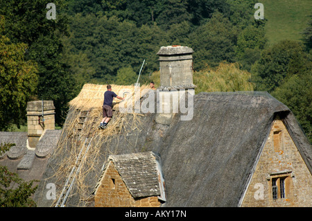 Thatching ein Ferienhaus Stockfoto