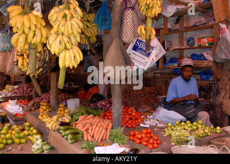 Frisches Obst und Gemüse auf dem Basar Darajani Markt in Stone Town Sansibar Tansania Stockfoto