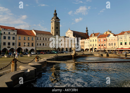 Ceske Budejovice-Budweis-Nam. Piemysla Otakara II. Böhmen-Tschechien mit dem Samson-Brunnen und die St.-Marien-Kirche Stockfoto