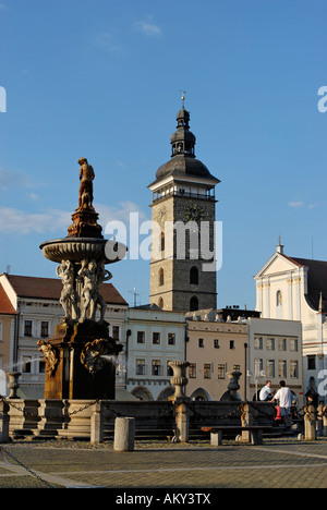 Ceske Budejovice-Budweis-Nam. Piemysla Otakara II. Böhmen-Tschechien mit dem Samson-Brunnen und die St.-Marien-Kirche Stockfoto