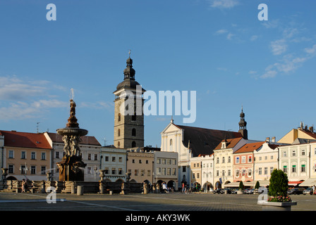 Ceske Budejovice-Budweis-Nam. Piemysla Otakara II. Böhmen-Tschechien mit dem Samson-Brunnen und die St.-Marien-Kirche Stockfoto