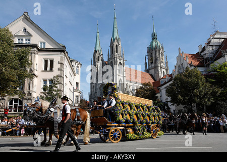 Traditionelle Eröffnung Parade, Oktoberfest, St.Paul Kirche, München Bier Festival, Bayern, Deutschland Stockfoto