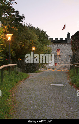 Die Habsburger baut auf den Wuelpelsberg Berg in der Nähe von Brugg, ein Restaurant seit 1979, Habsburg, Aargau, Schweiz Stockfoto