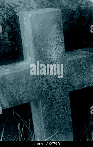 Kreuz im Friedhof Blauton Stockfoto