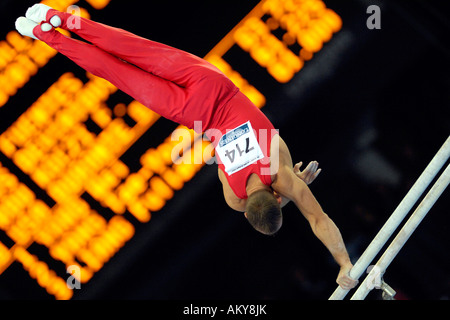 Künstlerische Gymnastik Parallel bars Flavius KOTZI ROU künstlerische Gymnastik World Championships 2007 Stuttgart Baden-Württemberg G Stockfoto