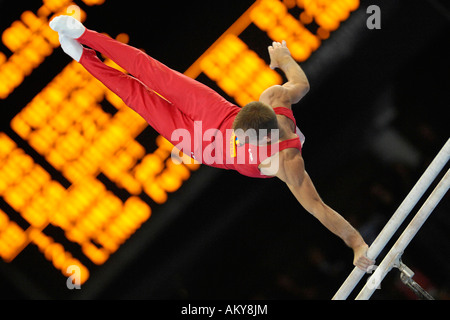 Künstlerische Gymnastik Parallel bars Flavius KOTZI ROU künstlerische Gymnastik World Championships 2007 Stuttgart Baden-Württemberg G Stockfoto