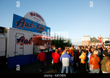 Marktstand "Aale Kai" auf dem Hamburger Fischmarkt, Altona, Hamburg, Deutschland Stockfoto