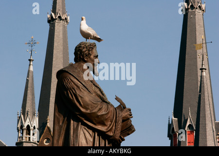 Hugo Grotius-Statue auf dem Marktplatz in Delft Niederlande Stockfoto