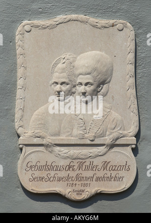 Gedenktafel an der Mozartwohnung in St. Gilgen, Geburtshaus von Mozarts Mutter, Salzburg, Österreich Stockfoto