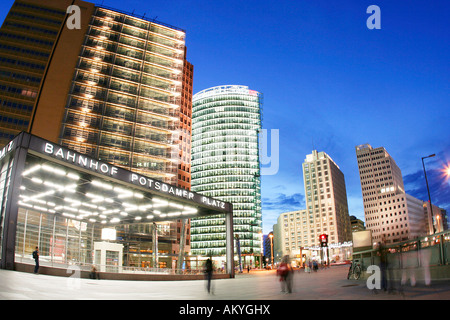 Potsdamer Platz in der Abenddämmerung, Berlin, Deutschland Stockfoto