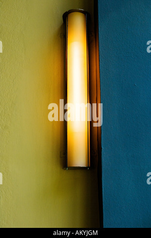 Licht, gelb und Blau vorne in das Haus des Meisters Kandinsky Klee, Bauhaus, Dessau, Deutschland Stockfoto