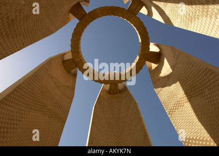 Damm, Denkmal für die ägyptisch-sowjetische Freundschaft mit dem gemeinsamen Bau der Assuan Staudamm, Assuan, Assuan, Ägypten Stockfoto